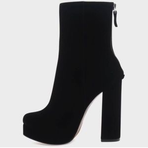 WHO WHAT WEAR Black Velvet Platform Boots